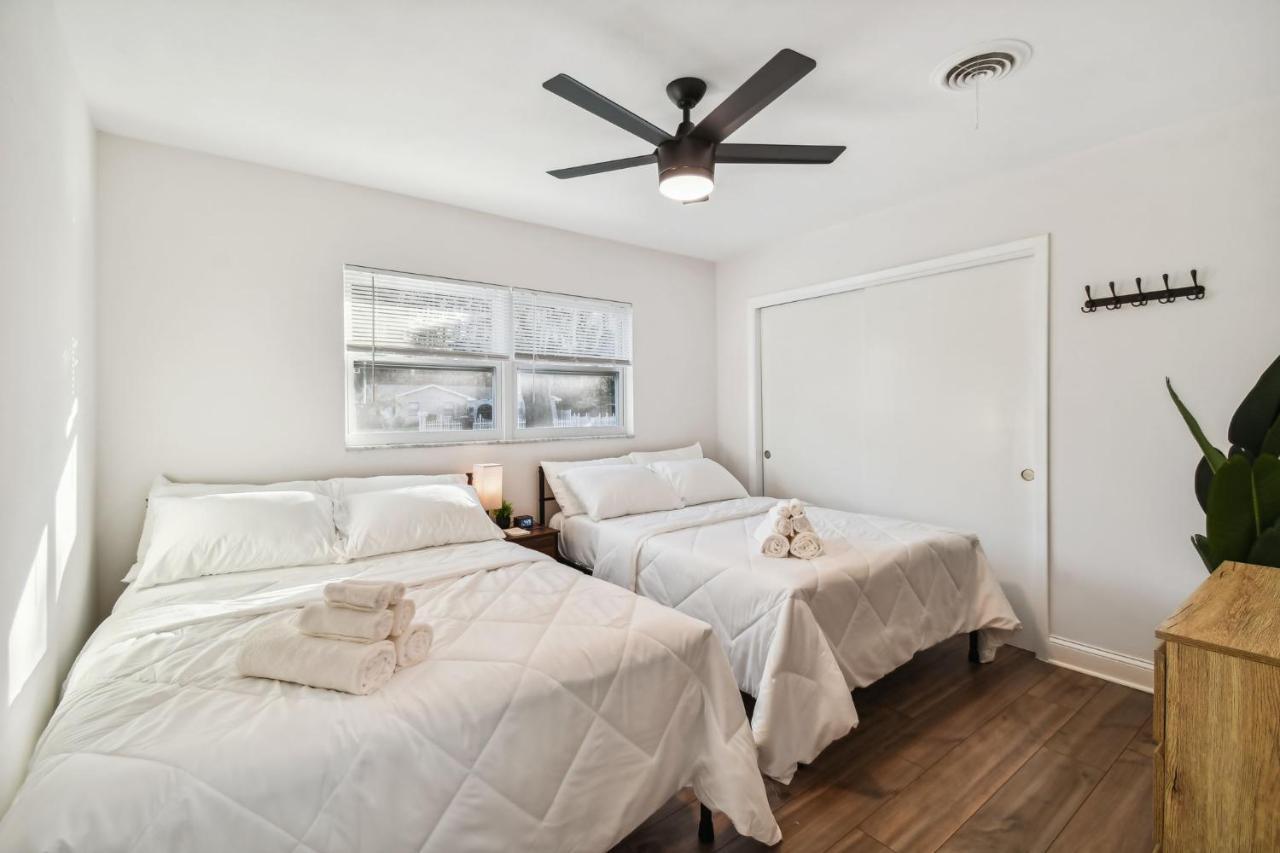 Plush Sheets, Games!, Huge Backyard, Massage Chair Тампа Экстерьер фото