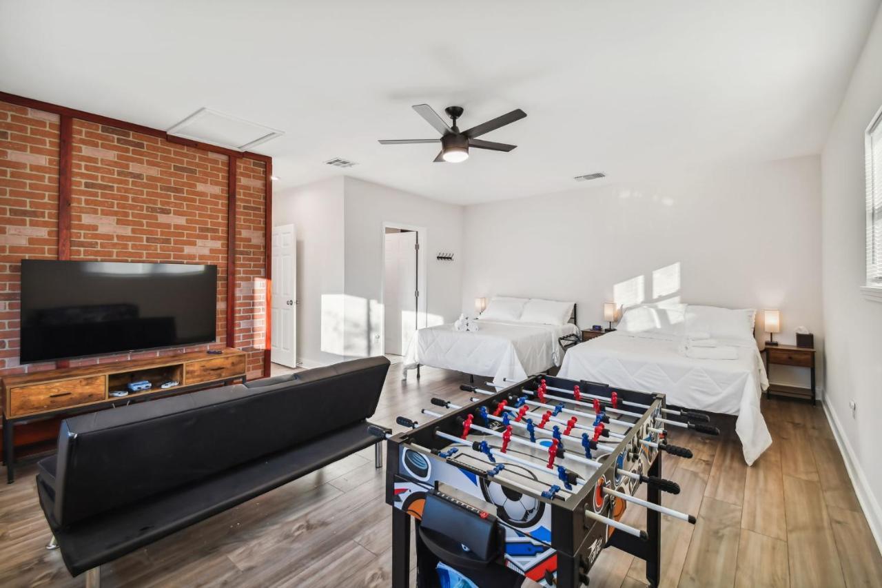 Plush Sheets, Games!, Huge Backyard, Massage Chair Тампа Экстерьер фото